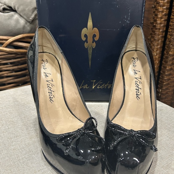 Pour La Victoire Black Patent Leather Heels - Picture 4 of 7